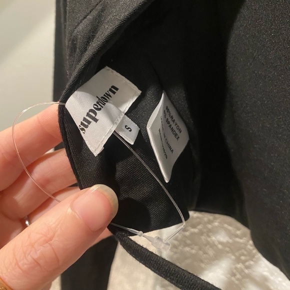 Superdown Ravin Backless Crop Top black - Picture 9 of 10